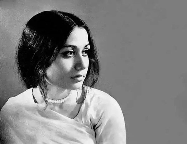 Parveen Shakir - Exploring Emotions Through Urdu Poetry | ShayariClassics